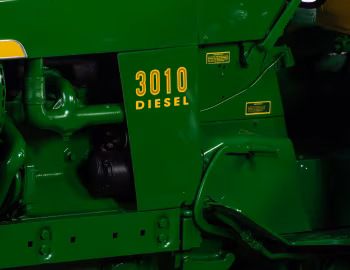 Sob o capô John Deere 3010 Utility Diesel '1961–63