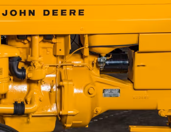 Sob o capô John Deere 320 Utility '1956–58