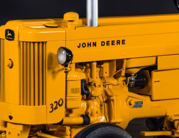 Sob o capô John Deere 320 Utility '1956–58
