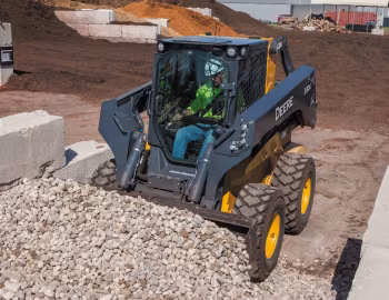 John Deere 332G '2016–pr.