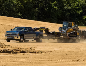 Chevrolet Silverado 3500 HD LT Crew Cab, John Deere 333G