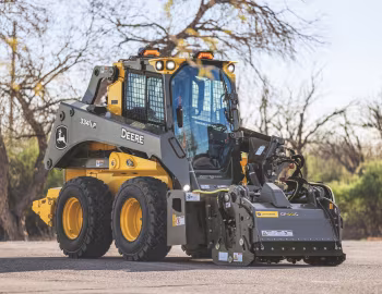 John Deere 334 P-Tier '2024–pr.