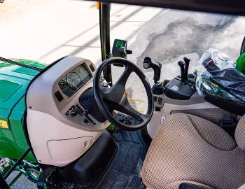 Interior John Deere 4052R "1000th" [Czech] '10.2023