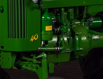 Sob o capô 1955 John Deere 40V Gasoline