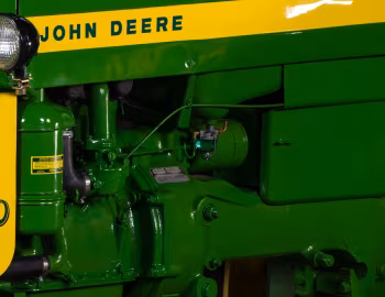 Sob o capô John Deere 420H Gasoline '1956–58
