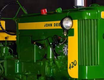 Sob o capô John Deere 420H Gasoline '1956–58