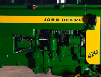 Sob o capô John Deere 420S Gasoline '1956–58