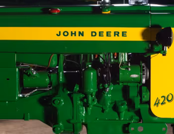 Sob o capô John Deere 420T-N Gasoline '1956–58