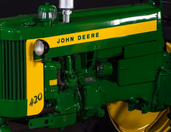 Sob o capô John Deere 420T-N Gasoline '1956–58