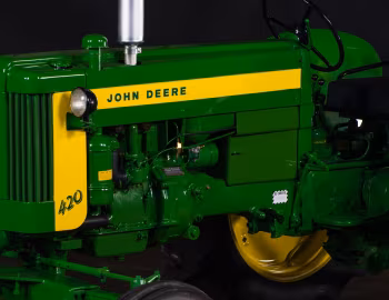 Sob o capô John Deere 420T-W All-Fuel '1956–58