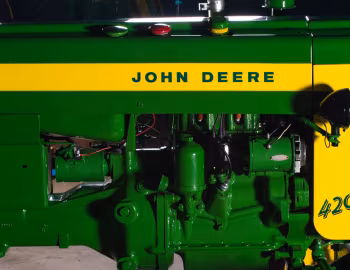 Sob o capô John Deere 420W All-Fuel '1956–58