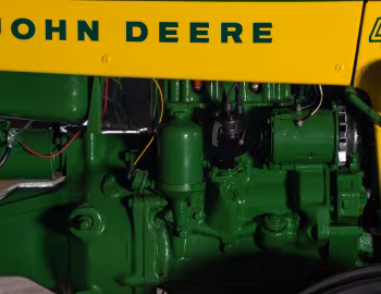 Sob o capô John Deere 430U Gasoline '1958–60