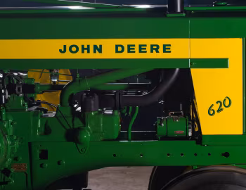 Sob o capô John Deere 620S All-Fuel '1956–58