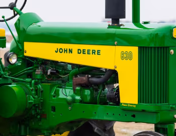 Під капотом John Deere 630 Gasoline dual narrow Roll-O-Matic front '1958–60