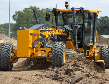 John Deere 672GP '2009–pr.