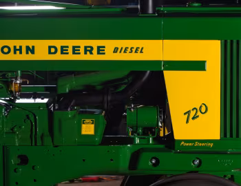 Sob o capô John Deere 720S Diesel '1956–58