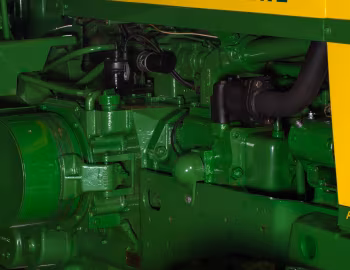 Sob o capô John Deere 720S Gasoline '1956–58