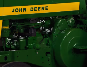 Sob o capô John Deere 720S Gasoline '1956–58