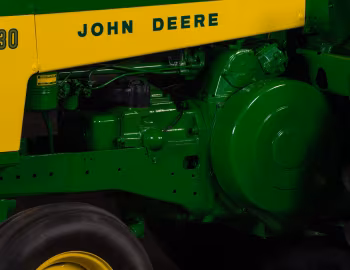 Sob o capô John Deere 730 Standard All-Fuel '1958–60