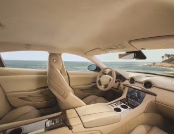 Інтэр'ер 2017–21 Karma Revero '2016–21
