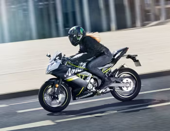 Kawasaki Ninja 125 [EU-spec] '2018–pr.