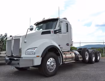 2014–н.ч. Kenworth T880 Tractor with Day Cab