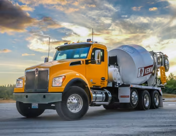 2018 Kenworth T880S McNeilus concrete mixer '2017–pr.