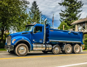 2018–pr. Kenworth T880S with Rogue Dump Box body '2017–pr.