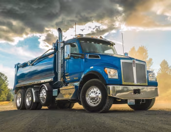 2018–pr. Kenworth T880S with Rogue Dump Box body '2017–pr.