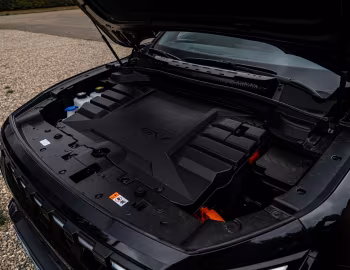 Пад капотам KGM Musso EV Black Edge [EU-spec] '2025–н.ч.