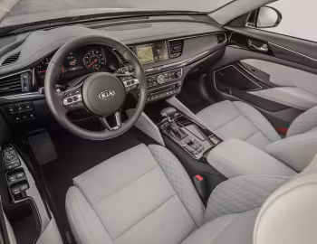 Інтер'єр 2017–19 Kia Cadenza [North America] (YG) '2016–19