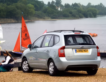 Kia Carens [UK-spec] (UN) '2006–10