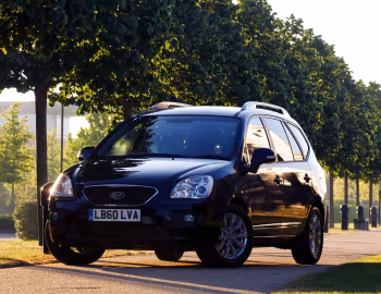 Kia Carens [UK-spec] (UN) '2010–12