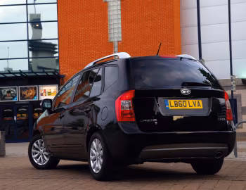 Kia Carens [UK-spec] (UN) '2010–12