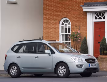 Kia Carens [UK-spec] (UN) '2006–10