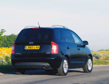 Kia Carens [UK-spec] (UN) '2010–12