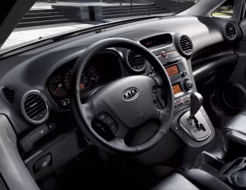 Интерьер Kia Carens (UN) '2010–12