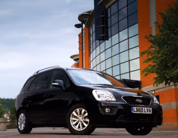 Kia Carens [UK-spec] (UN) '2010–12