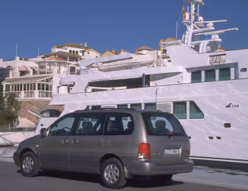 Kia Carnival [Worldwide] (GQ) '02.2001–06.2003
