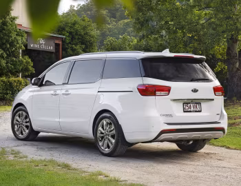 Kia Carnival Platinum [Australia] (YP) '2015–18