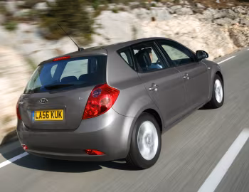 Kia cee'd [UK-spec] (ED) '2007–09