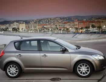 Kia cee'd [UK-spec] (ED) '2007–09