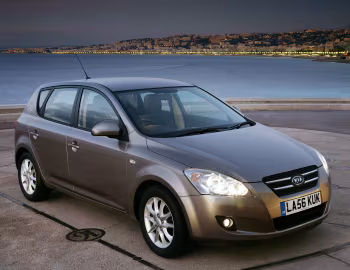 Kia cee'd [UK-spec] (ED) '2007–09