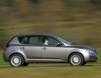 Kia cee'd [UK-spec] (ED) '2007–09