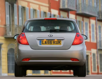 Kia cee'd [UK-spec] (ED) '2007–09