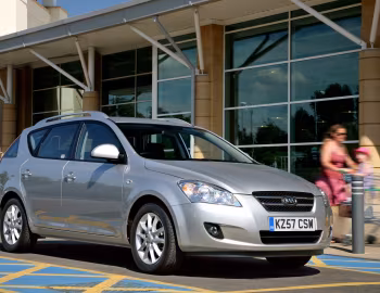 Kia cee'd_SW [UK-spec] (ED) '2007–09