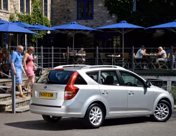 Kia cee'd_SW [UK-spec] (ED) '2007–09