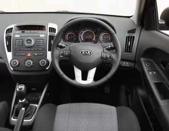 Торпедо Kia cee'd_SW [UK-spec] (ED) '2009–12