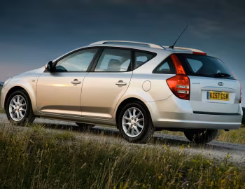 Kia cee'd_SW [UK-spec] (ED) '2007–09