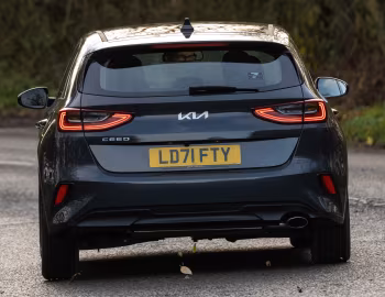 Kia Ceed [UK-spec] '2021–25